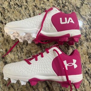 Under Armour Kids' White and Pink Cleats Size 4.5 New Never Worn